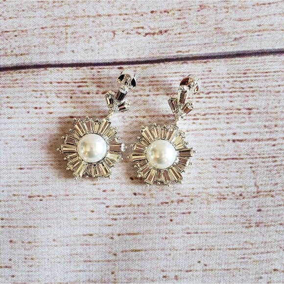 NWT Banana Republic Crystal/Pearl Drop Earrings - Picture 4 of 8
